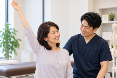【肩の痛み改善ストーリー】右腕を上げると激痛！50代女性の痛みが初回施術で10→3に軽減した改善実例